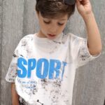 تیشرت سفید اسپرت طرح لکه آبرنگی