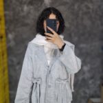 مانتو کتی یقه انگلیسی طرح دو پاپیون (بدون جیب – استایل عروسکی)