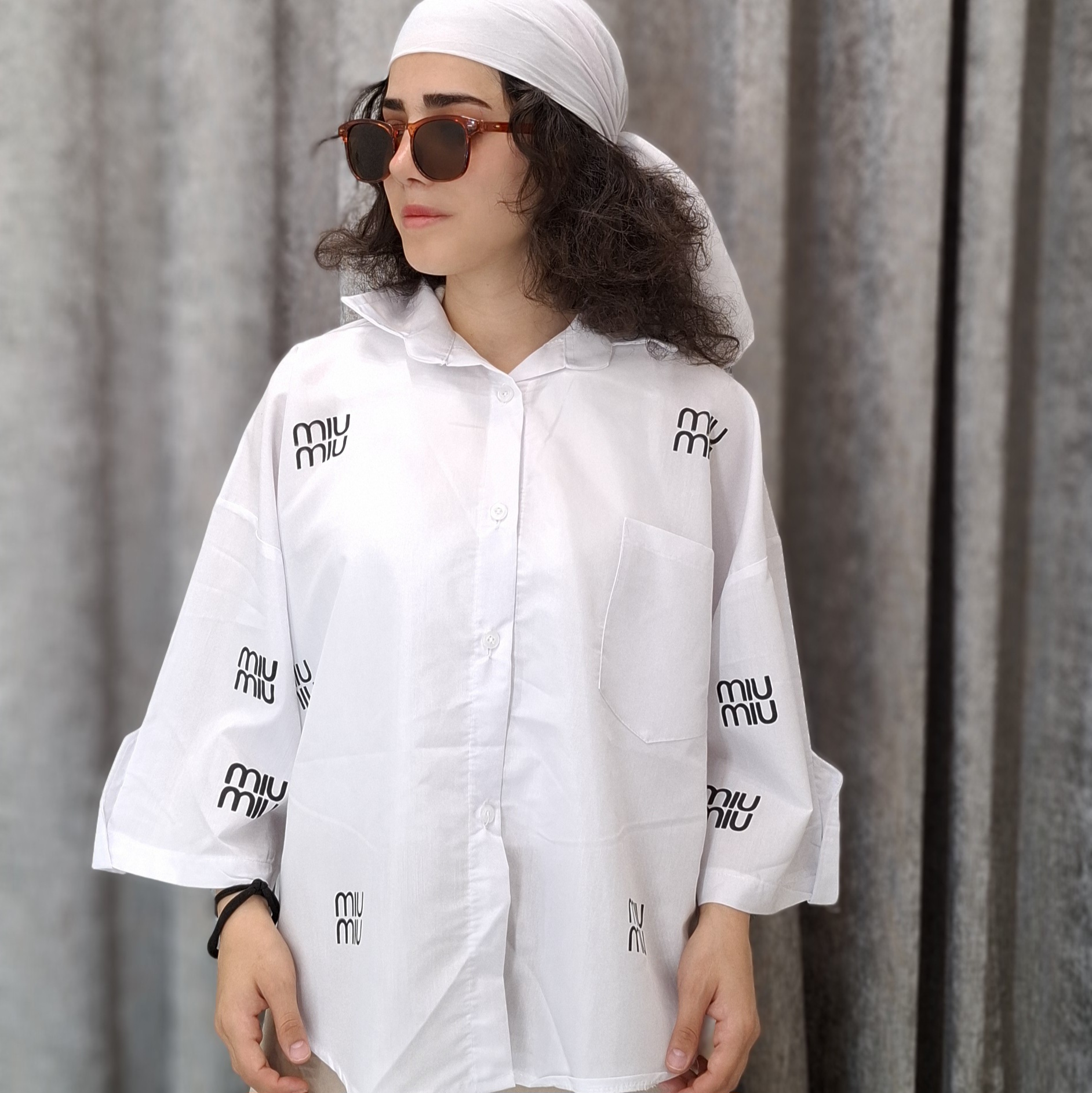 ۲۰۲۶۰۵۱۷_۱۰۳۰۵۷ شومیز سفید طرح Miu Miu - تصویر 1