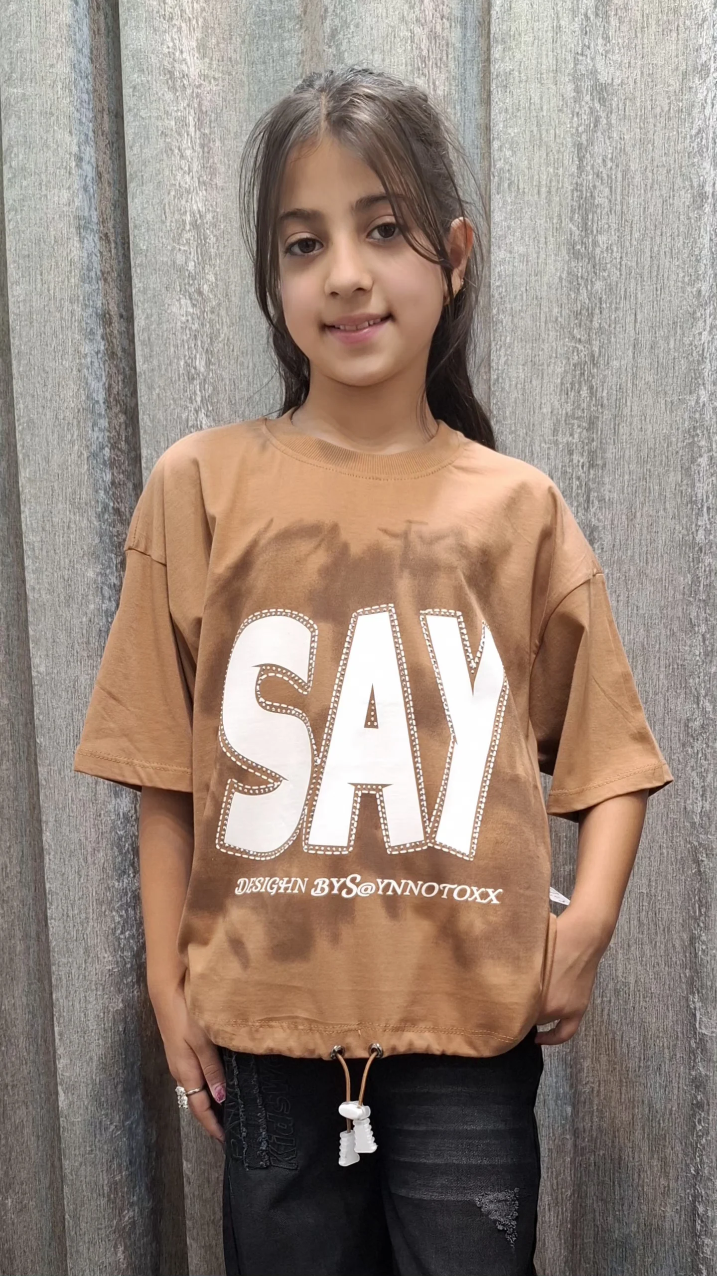 تیشرت کراپ دخترانه طرح برچسبی SAY(بچگانه)