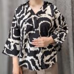 مانتو آبرنگی نگین‌دار یقه شکاری